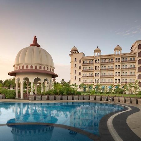 Uday Palace Navsari, A Member Of Radisson Individuals Exteriér fotografie