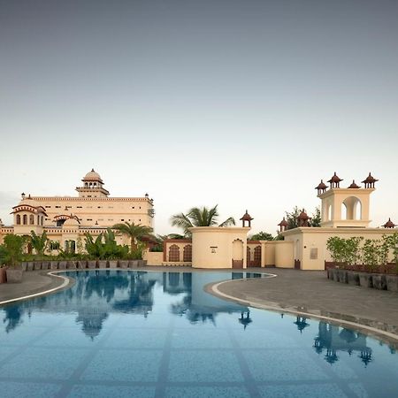Uday Palace Navsari, A Member Of Radisson Individuals Exteriér fotografie