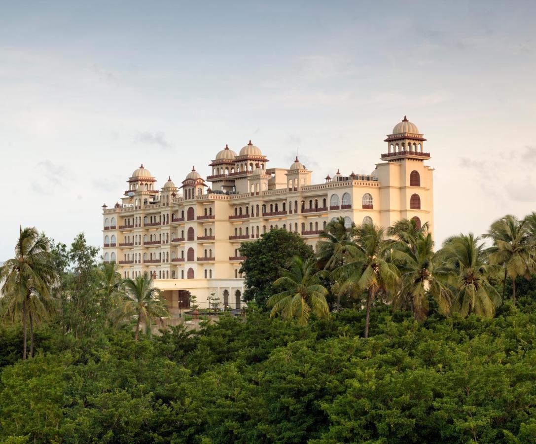 Uday Palace Navsari, A Member Of Radisson Individuals Exteriér fotografie