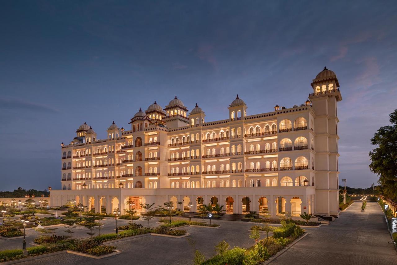 Uday Palace Navsari, A Member Of Radisson Individuals Exteriér fotografie