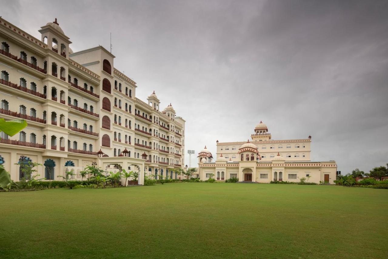 Uday Palace Navsari, A Member Of Radisson Individuals Exteriér fotografie