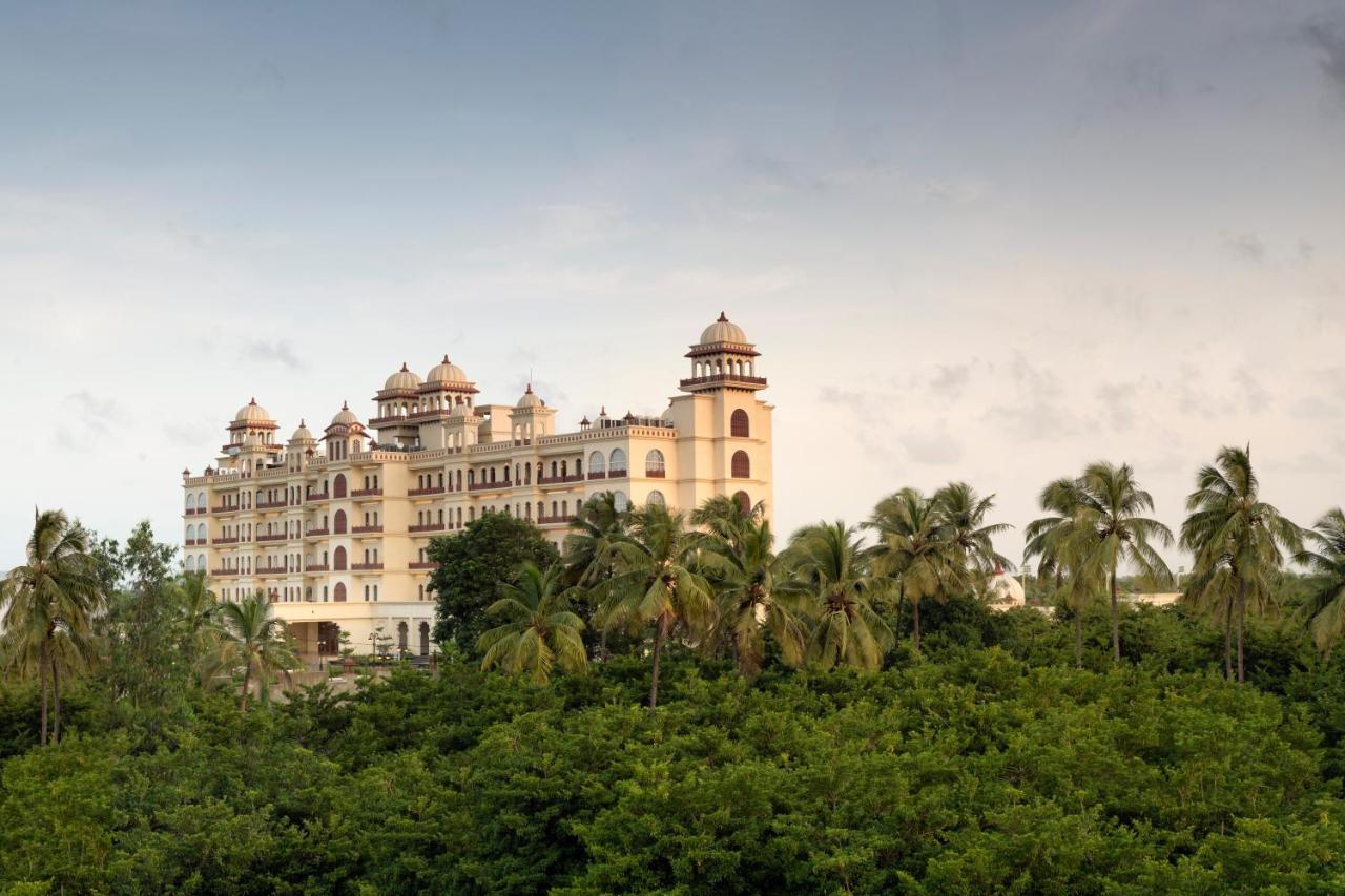 Uday Palace Navsari, A Member Of Radisson Individuals Exteriér fotografie