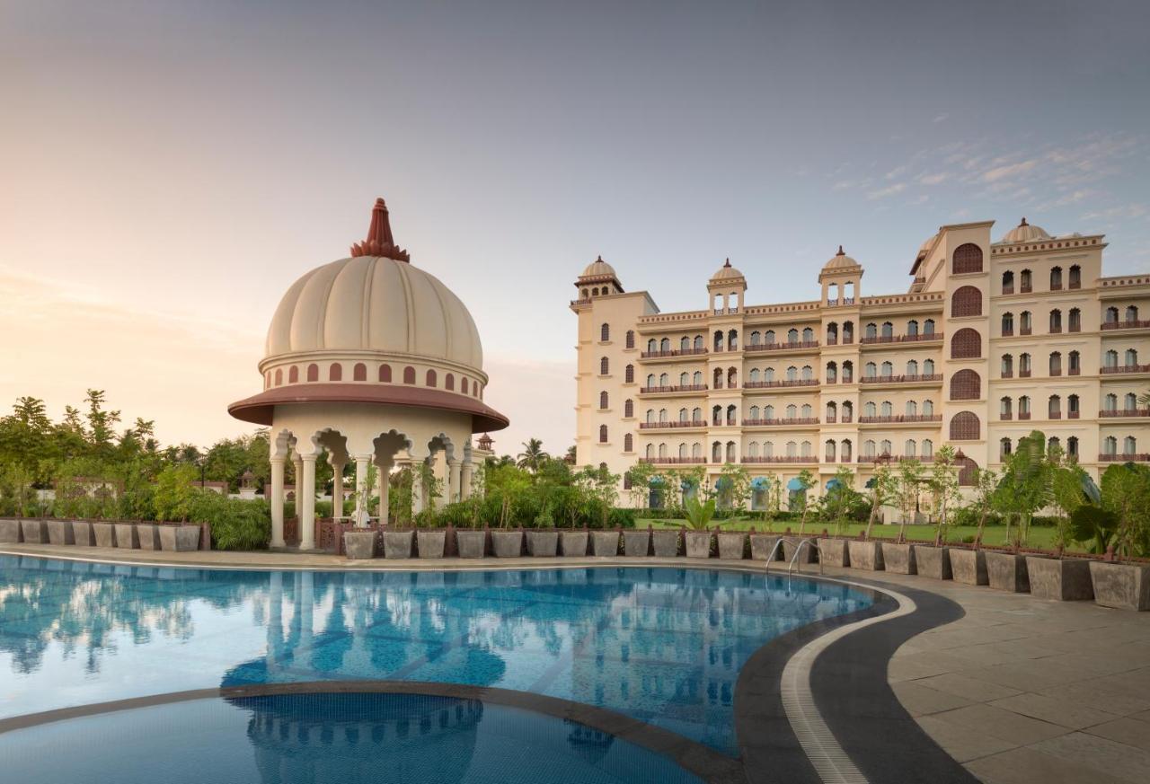 Uday Palace Navsari, A Member Of Radisson Individuals Exteriér fotografie