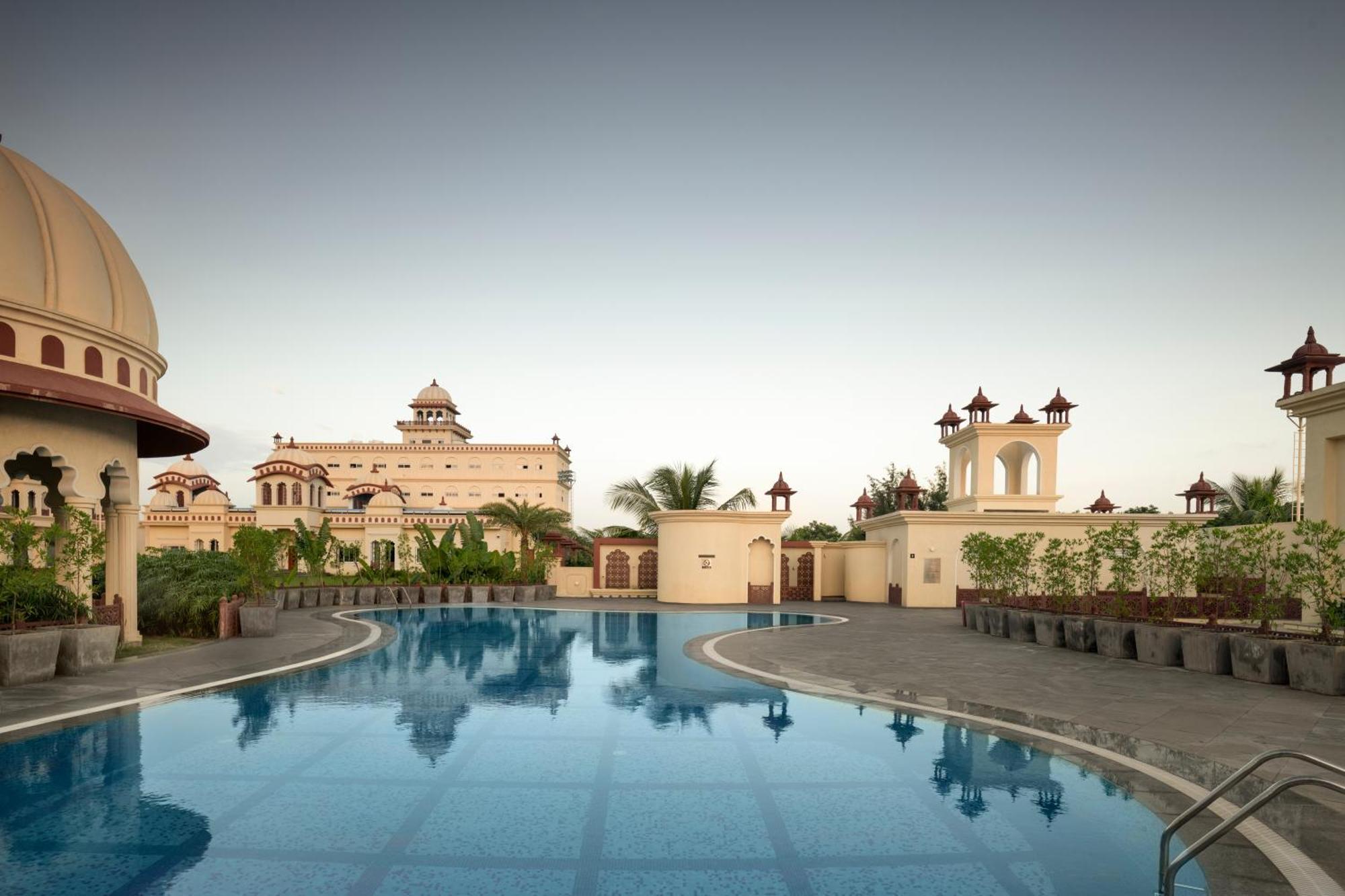 Uday Palace Navsari, A Member Of Radisson Individuals Exteriér fotografie